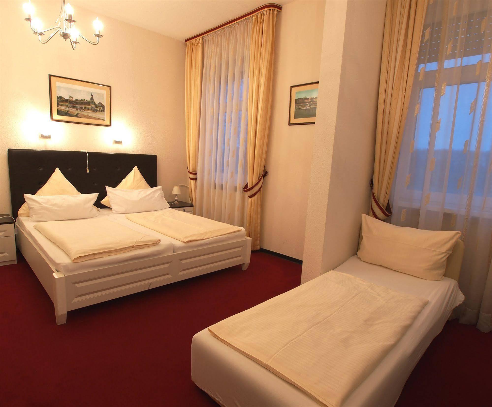 Hotel Am Schloss Biebrich Wiesbaden Extérieur photo