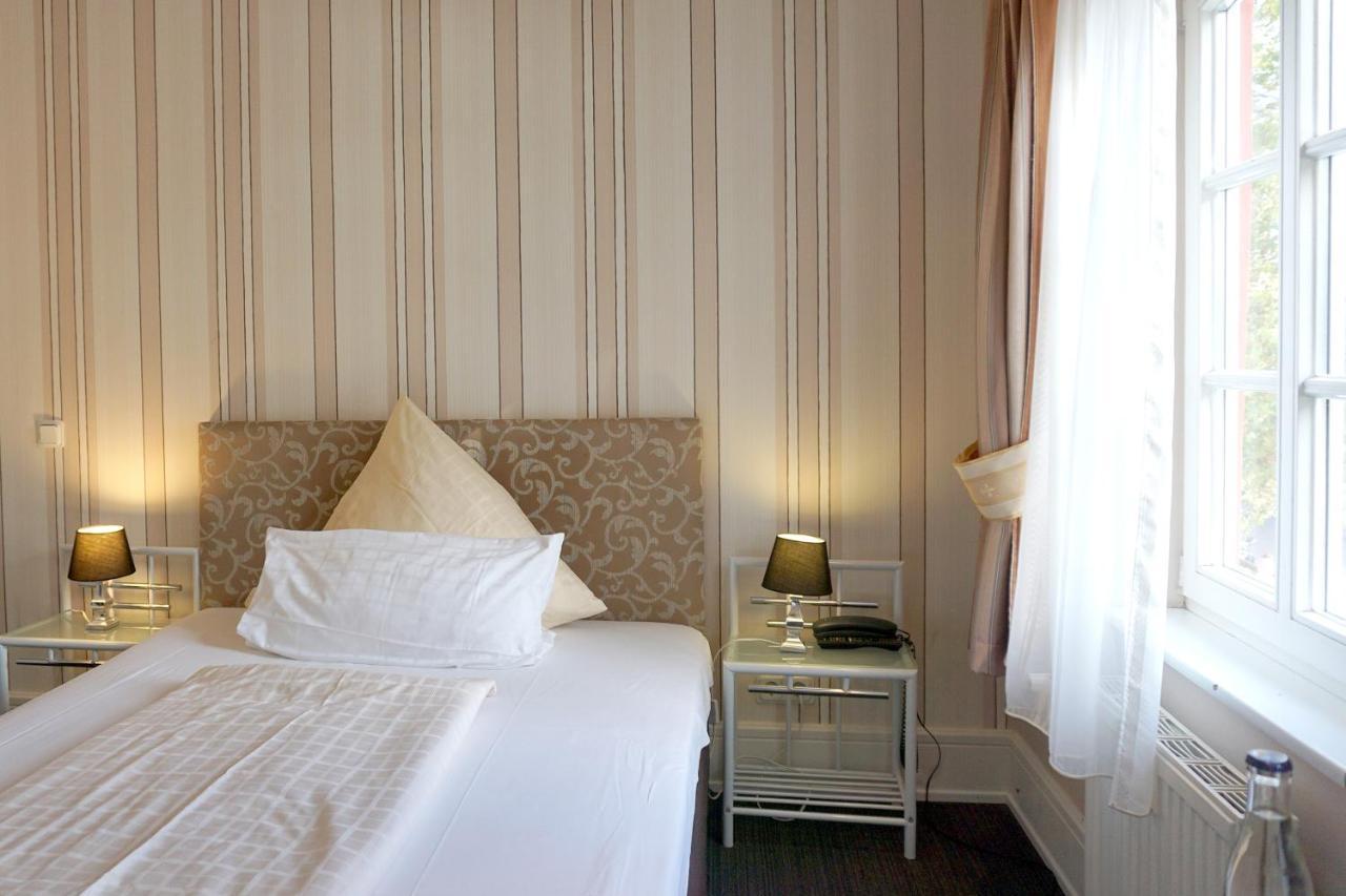 Hotel Am Schloss Biebrich Wiesbaden Extérieur photo