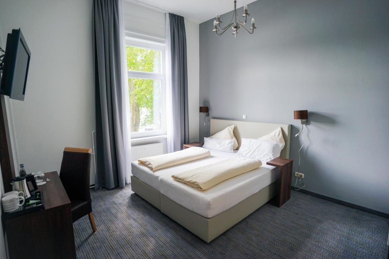 Hotel Am Schloss Biebrich Wiesbaden Extérieur photo