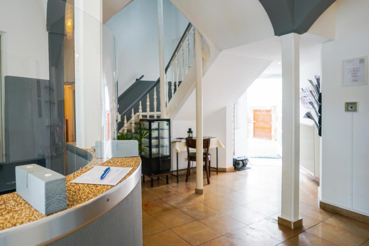 Hotel Am Schloss Biebrich Wiesbaden Extérieur photo